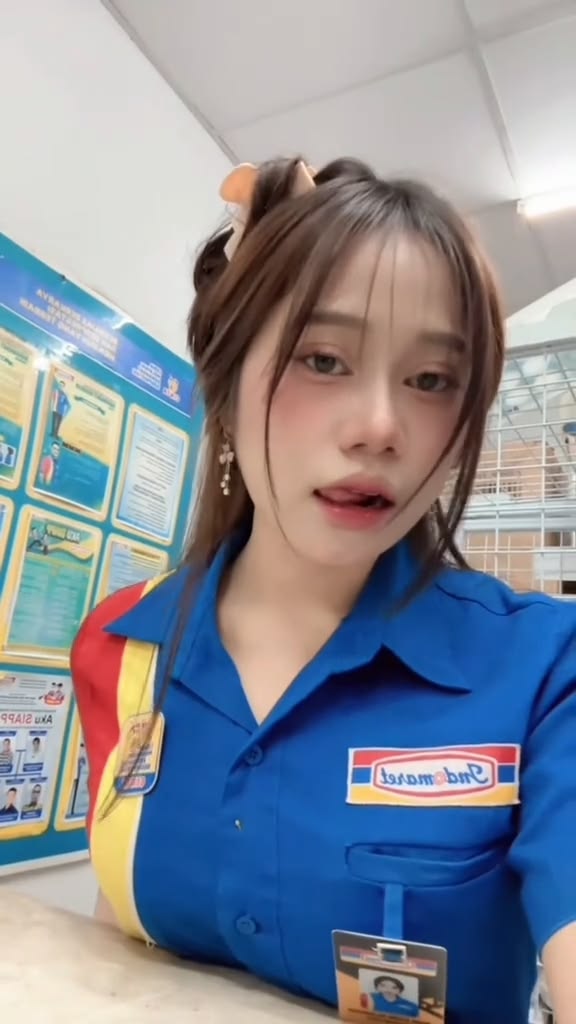 Video Kasir Viral TikTok Tanpa Sensor 5 Menit 47 Detik, Di Duga TKW Singapura!